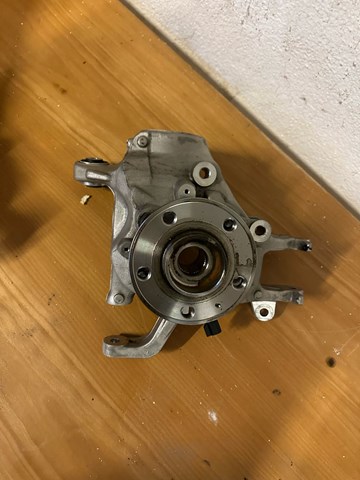32298139 VOLVO Цапфа передняя левая купить в Николаев