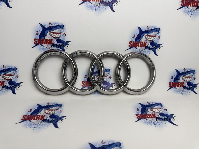 Эмблема на решетку радиатора 4M08536052ZZ VAG