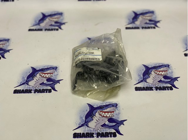 Петля передней двери правая 60070AG0109P SUBARU