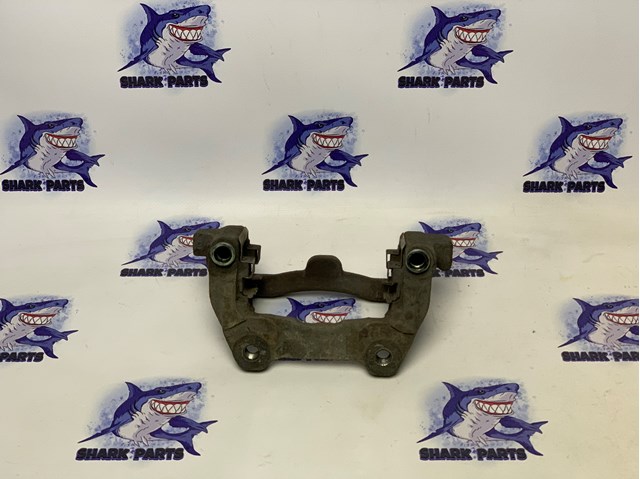 Скоба суппорта заднего LR015521 LAND ROVER