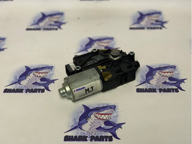 LR018359 LAND ROVER Мотор привода люка купить в Павлоград