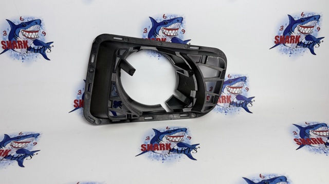 LR023703 LAND ROVER Заглушка (решетка) противотуманных фар бампера переднего правая купить в Одесса