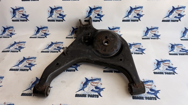 Рычаг задней подвески нижний, правый LR023713 LAND ROVER