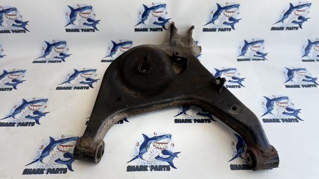 Рычаг задней подвески нижний, левый LR023714 LAND ROVER