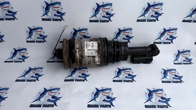 Стойка задняя, левая LR032651 LAND ROVER