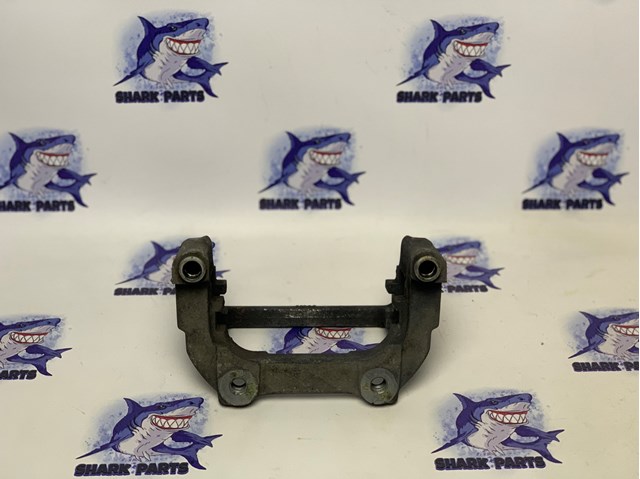 Скоба суппорта заднего LR036572 LAND ROVER