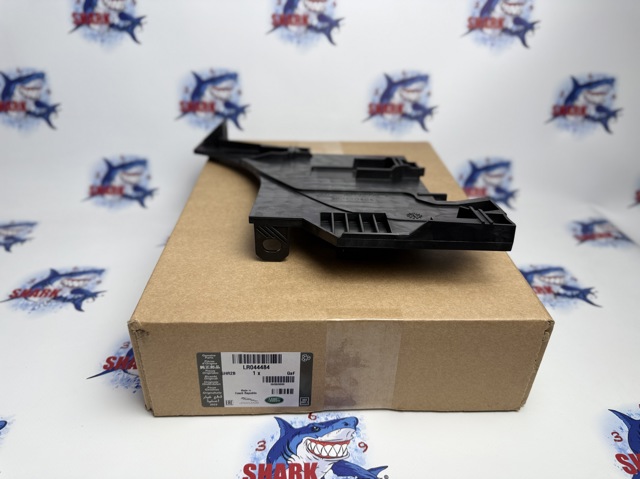 Крепление фары передней, левой LR044484 LAND ROVER