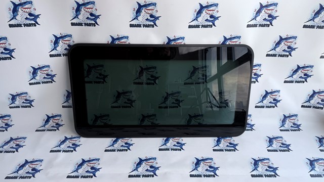 Стекло люка крыши LR045422 LAND ROVER