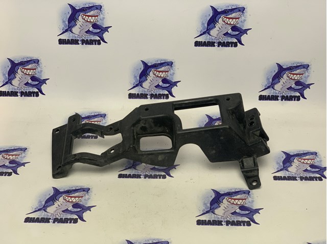 Крепление противотуманки, левой LR050518 LAND ROVER