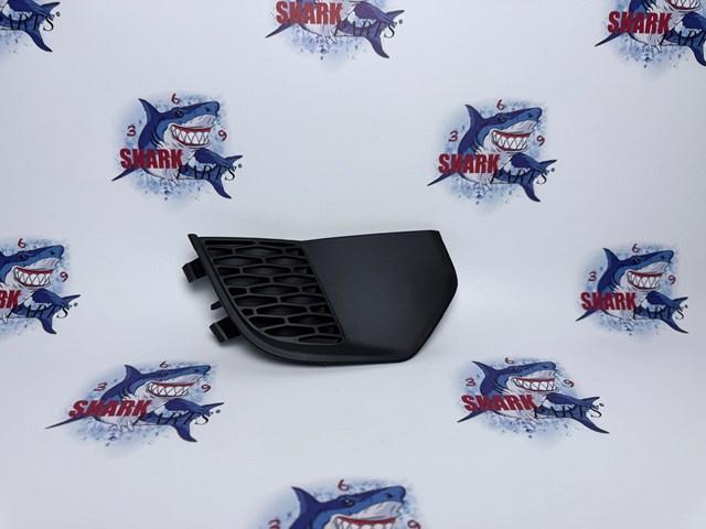Решетка бампера переднего правая LR061231 LAND ROVER