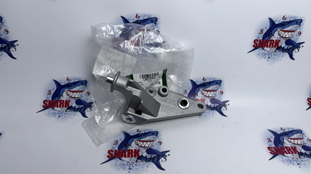 Кронштейн компрессора кондиционера LR079504 LAND ROVER