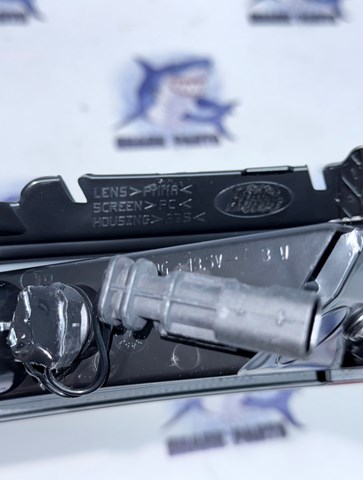 LR082083 LAND ROVER Фонарь противотуманный задний правый купить в Чернигов