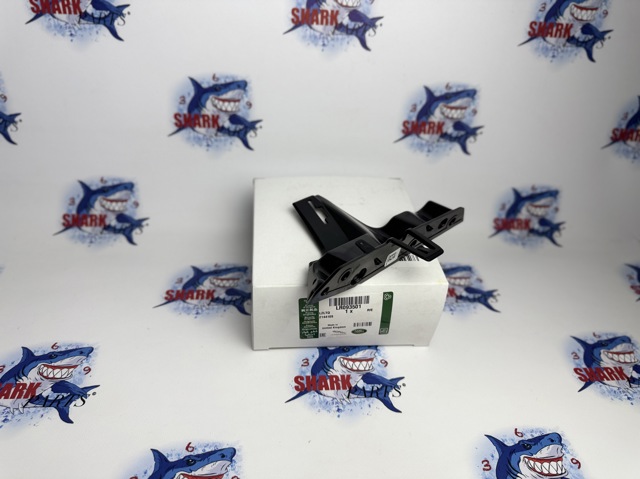 Крепление бампера переднего LR093501 LAND ROVER