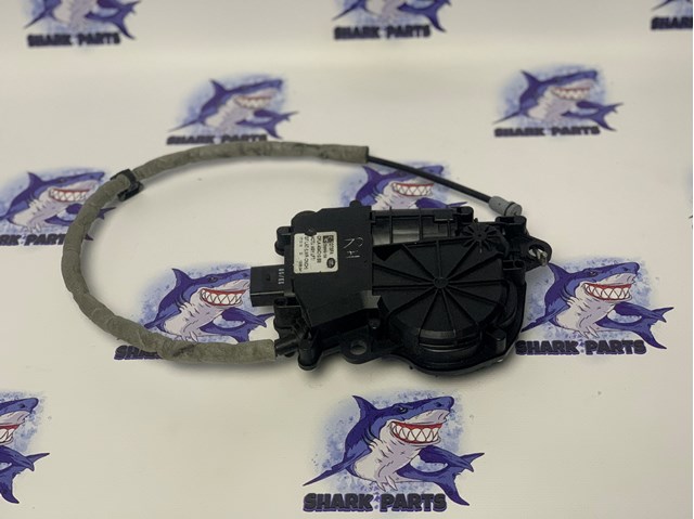 Замок двери багажника LR095550 LAND ROVER