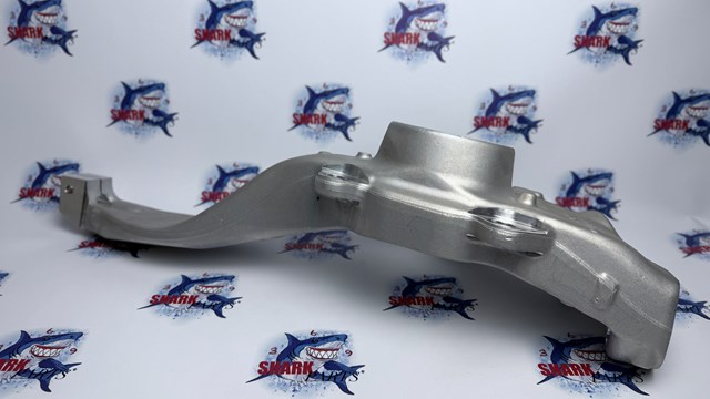 LAND ROVER LR146346 Цапфа передняя правая в наличии Украина
