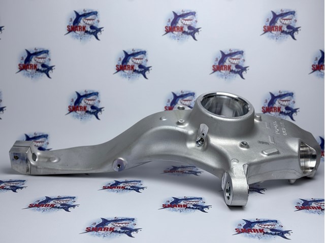 LR146347 LAND ROVER Цапфа передняя левая купить в Кривой Рог