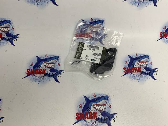 Передняя заглушка бампера буксировочного крюка LR174630 LAND ROVER