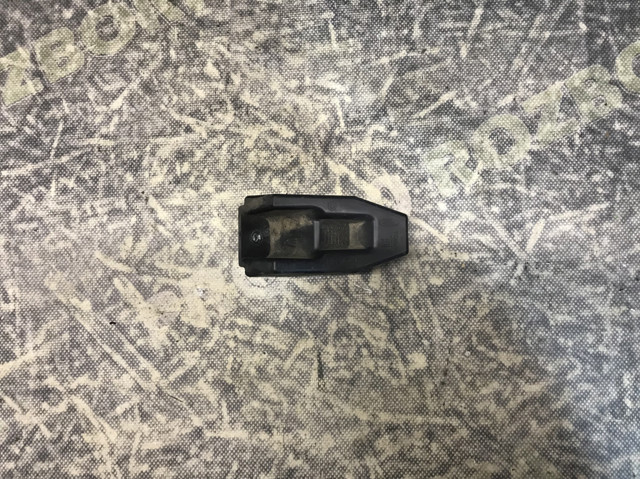FORD 1742936 Кронштейн заднего спойлера в наличии Чернигов