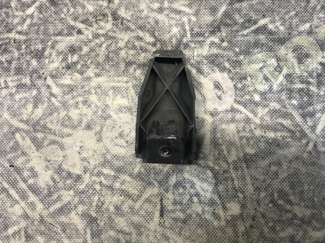 FORD 1742936 Кронштейн заднего спойлера в наличии Чернигов
