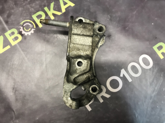 FORD 3M516030AF Кронштейн подушки (опоры) двигателя правой в наличии Украина