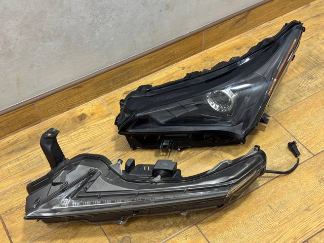 Фара левая 8107078190 TOYOTA