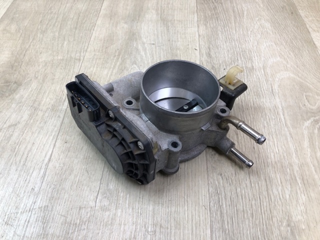 Дроссельная заслонка Toyota Camry 7