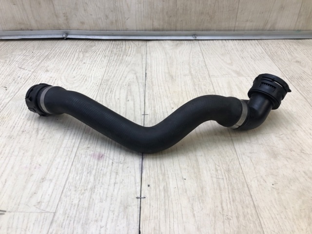 Водяной патрубок Audi A8 D3