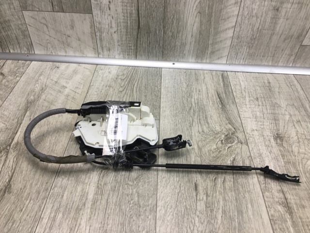 Замок задней правой двери  5K4839016G VAG