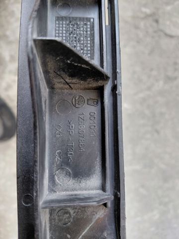 1Z5807864 VAG Направляющая заднего бампера правая купить в Ирпень