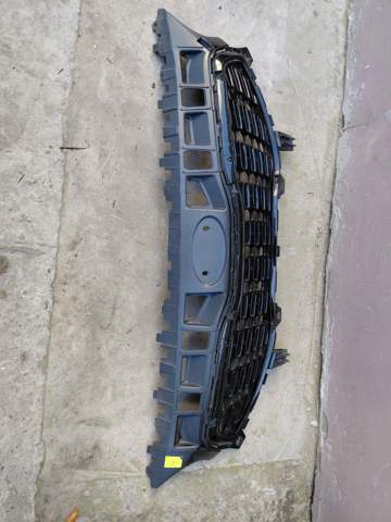 HYUNDAI 86351A2610 Решетка радиатора в наличии Полтава