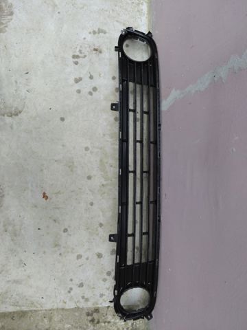 Решетка бампера переднего нижняя 86560D4000 HYUNDAI