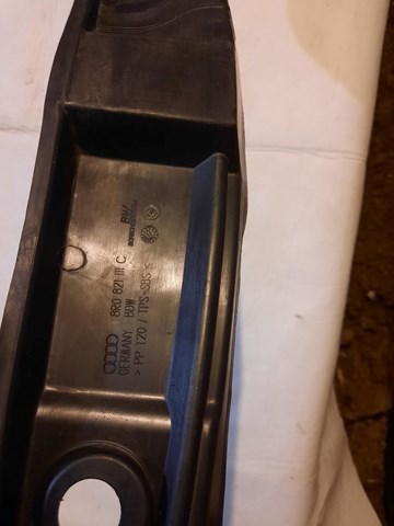 8R0821111C VAG Уплотнитель крыла купить в Чернигов