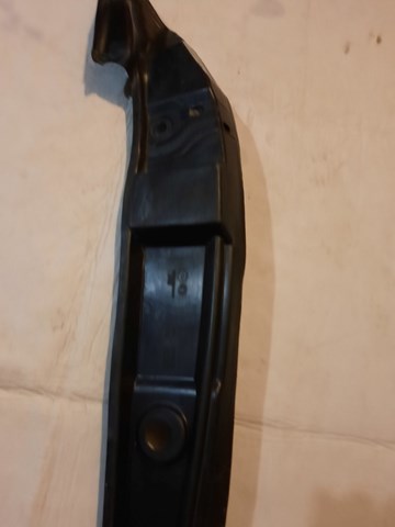 8R0821111C Уплотнитель крыла купить Полтава
