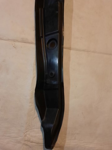 8R0821111C Уплотнитель крыла купить Полтава
