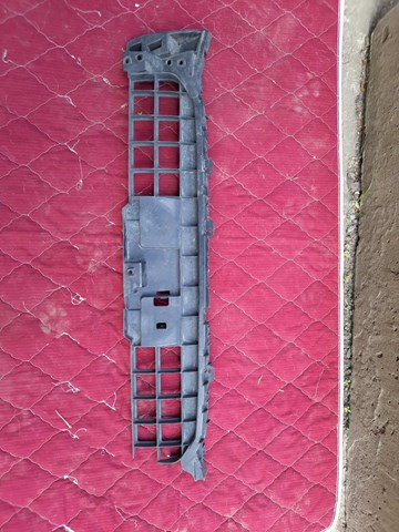 Кронштейн решетки радиатора 8R0853692B VAG