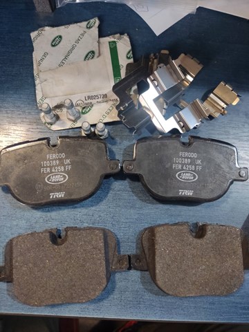 LAND ROVER LR025739 Колодки тормозные задние дисковые в наличии Чернигов