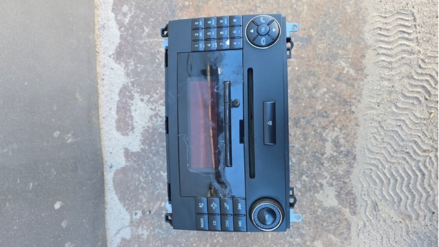 Магнитола (радио AM/FM) A1698700689 MERCEDES