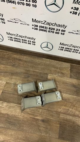 Кронштейн усилителя переднего бампера 42551576 GM