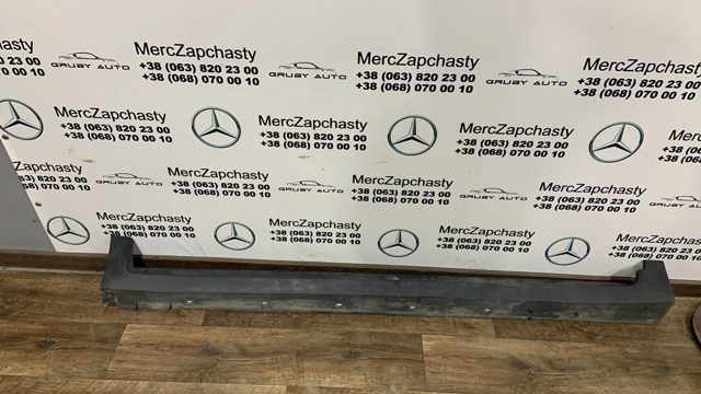 Накладка наружняя (молдинг) порога, правый 42786096 GM
