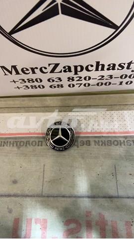 Емблема переднього бампера A0008178501 Mercedes