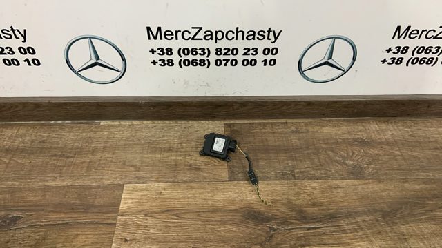 Мотор заслонки печки A0132801108 MERCEDES