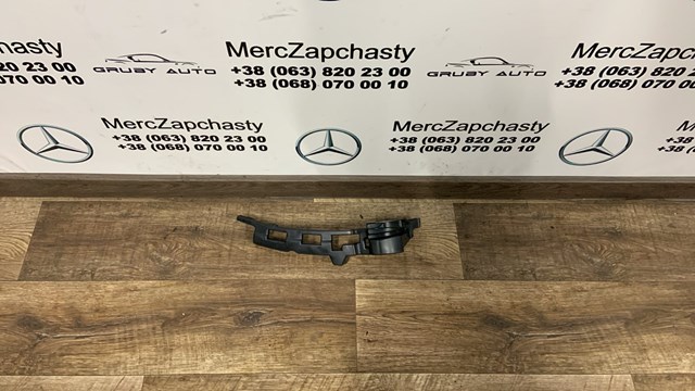 Направляющая переднего бампера, левая A1568850101 MERCEDES