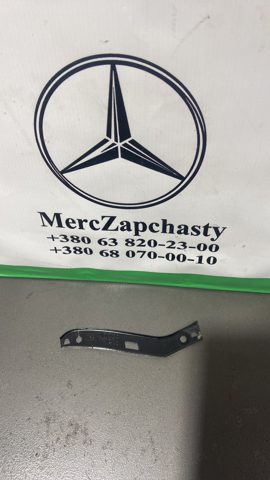 Кронштейн бампера переднего, правый A1568859801 MERCEDES