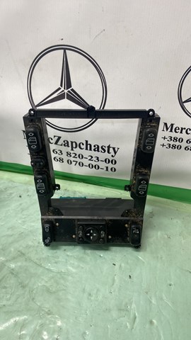Центральная кнопка подъемника стёкол A1638207210 MERCEDES