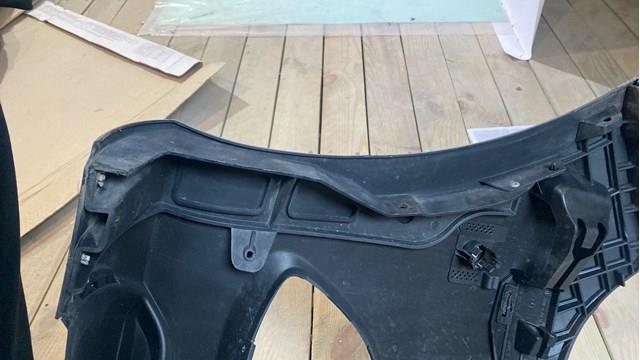 Левое крепление переднего бампера A1768851021 MERCEDES