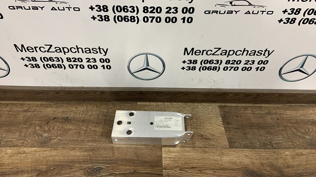 Кронштейн підсилювача переднього бампера A1776202300 Mercedes