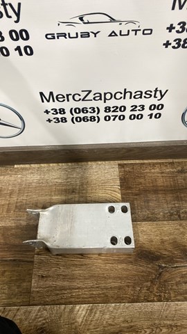 Кронштейн підсилювача переднього бампера A2056200495 Mercedes