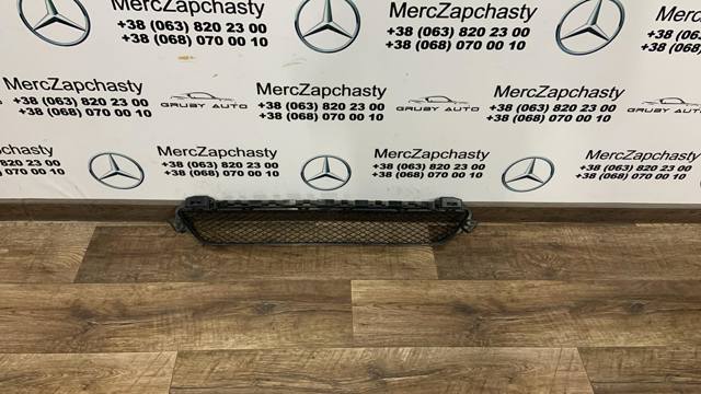 Решетка бампера переднего центральная A2058850423 MERCEDES