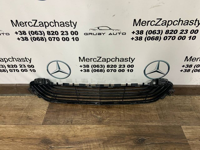 Решітка переднього бампера, центральна A2058852023 Mercedes