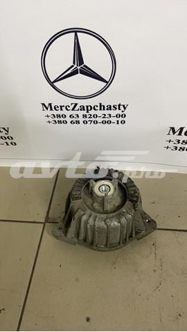 Права опора двигуна A2122406417 Mercedes